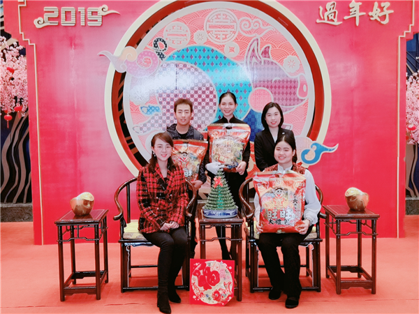 Teacher of International Education School Visited GUFL International Students Before Spring Festival
